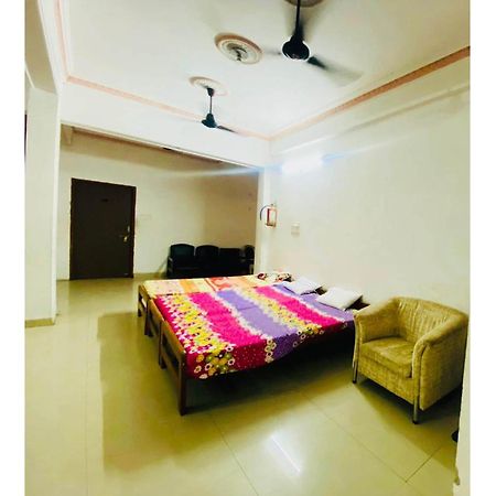 J C Guest House Hasanganj Ngoại thất bức ảnh