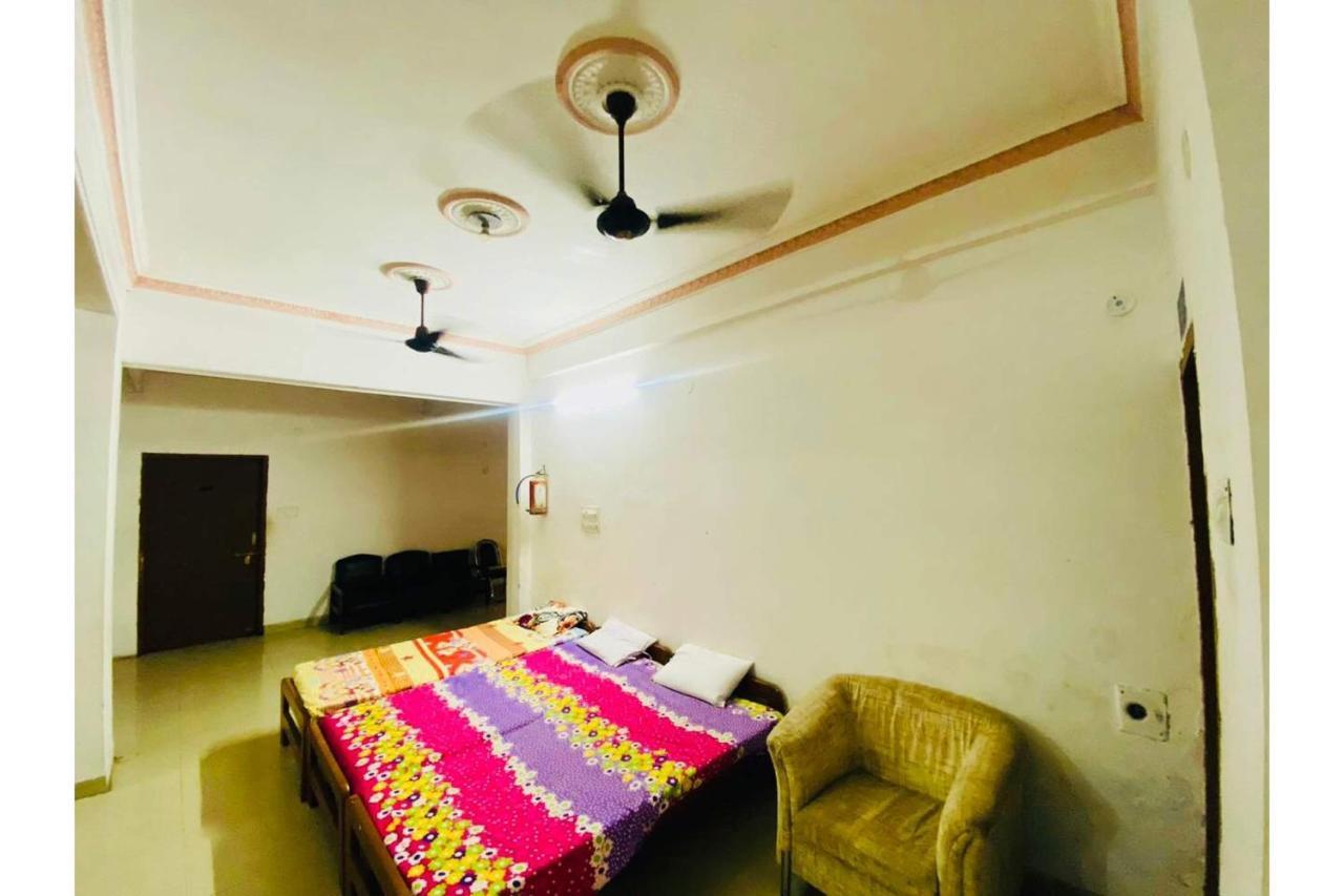 J C Guest House Hasanganj Ngoại thất bức ảnh