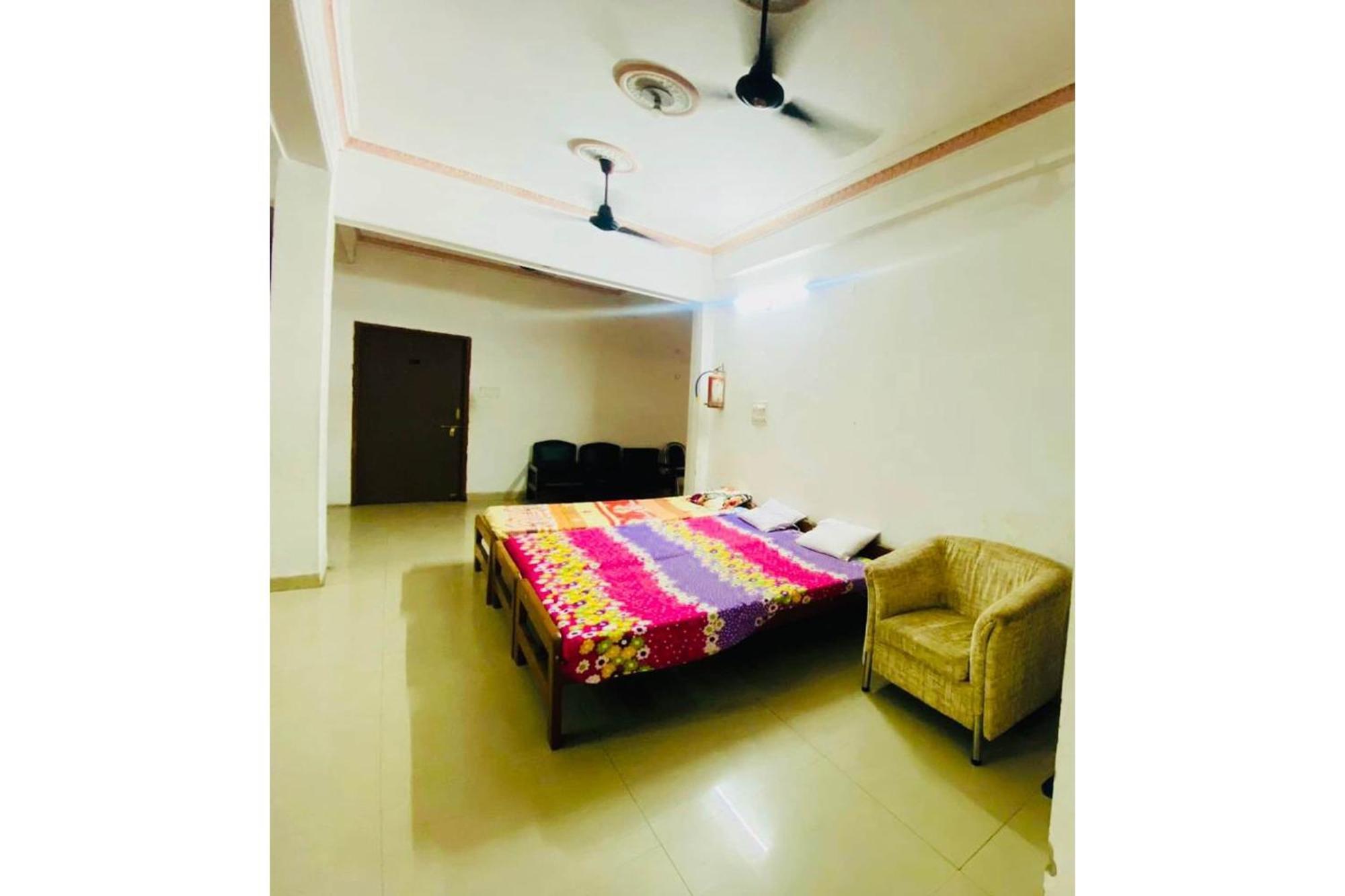 J C Guest House Hasanganj Ngoại thất bức ảnh